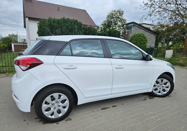 Hyundai i20 cena 30900 przebieg: 97545, rok produkcji 2015 z Kożuchów małe 232
